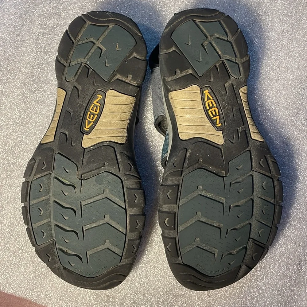 Men's KEEN Newport H2 Closed Toe Water Sandals Blue 9.5 style 1001938
